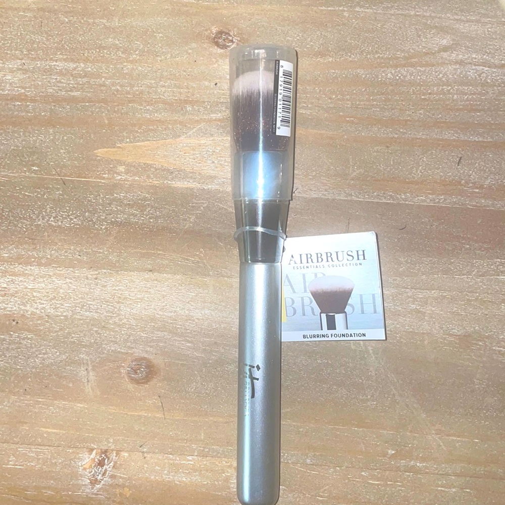 IT cosmetics  blurring foundation brush